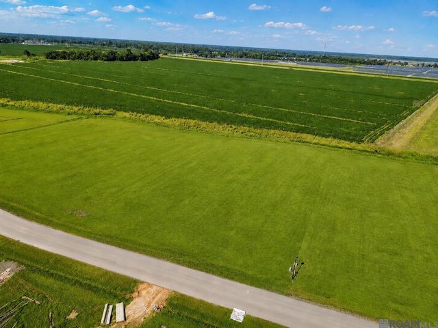 370 Harvest Ln, Port Allen, LA 70767