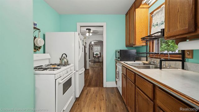 1047 Myrtle Avenue, Waterford Charter Township, MI 48328