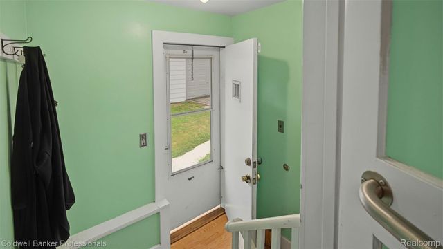 1047 Myrtle Avenue, Waterford Charter Township, MI 48328
