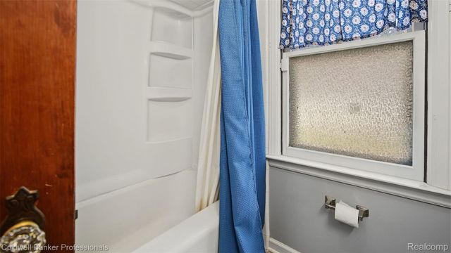 1047 Myrtle Avenue, Waterford Charter Township, MI 48328