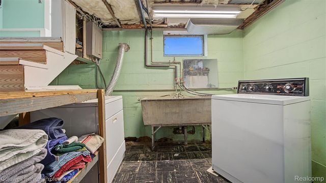 1047 Myrtle Avenue, Waterford Charter Township, MI 48328