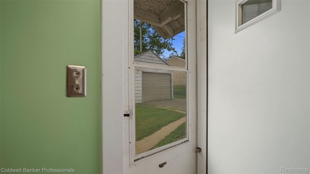 1047 Myrtle Avenue, Waterford Charter Township, MI 48328