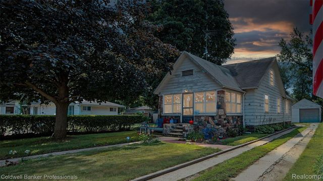 1047 Myrtle Avenue, Waterford Charter Township, MI 48328