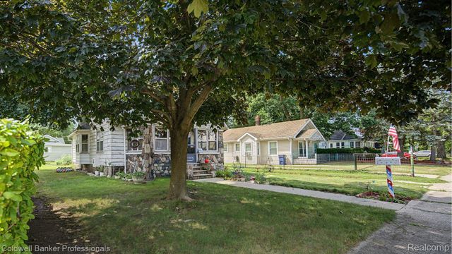 1047 Myrtle Avenue, Waterford Charter Township, MI 48328
