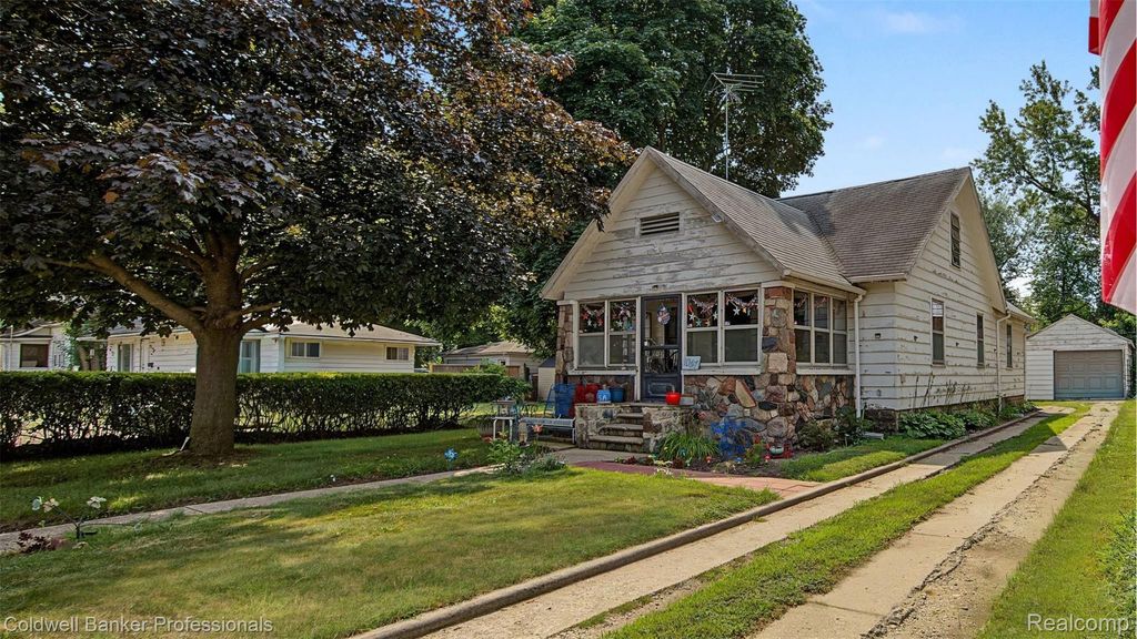 1047 Myrtle Avenue, Waterford Charter Township, MI 48328