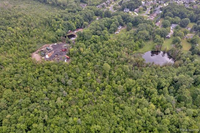 4155 Mill Lake Road, Lake Orion, MI 48360