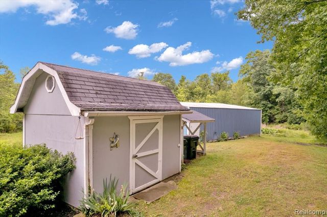 4155 Mill Lake Road, Lake Orion, MI 48360