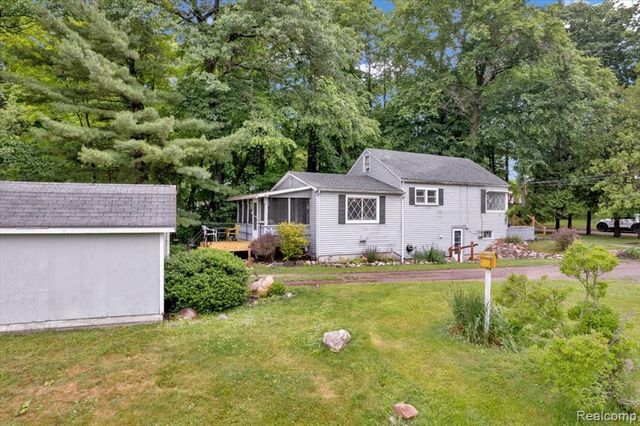 4155 Mill Lake Road, Lake Orion, MI 48360