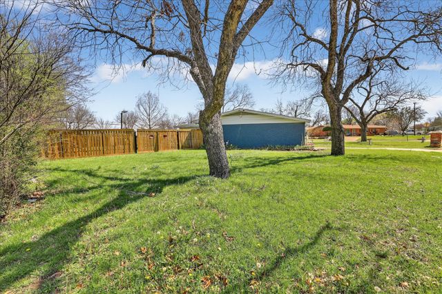 315 Hillcrest Street, Mansfield, TX 76063