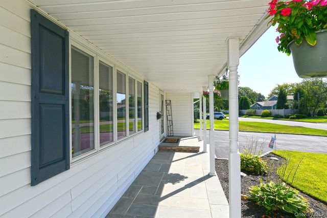 42 Montrose Drive, Commack, NY 11725