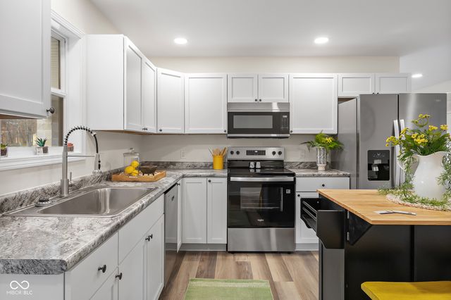 8087 W 300 S, Columbus, IN 47201