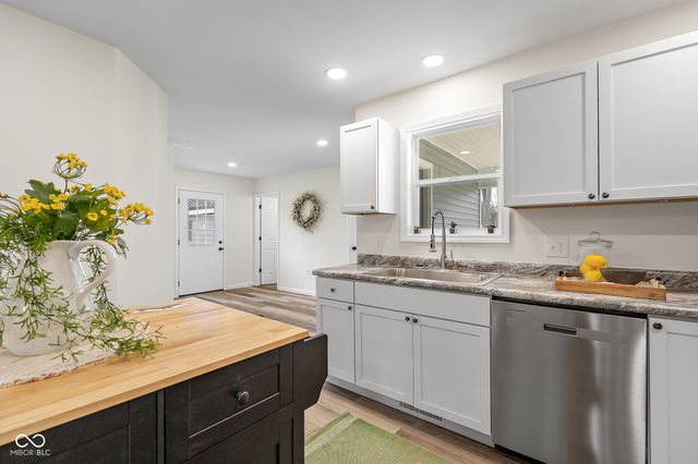 8087 W 300 S, Columbus, IN 47201