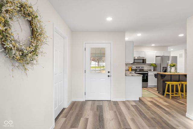 8087 W 300 S, Columbus, IN 47201