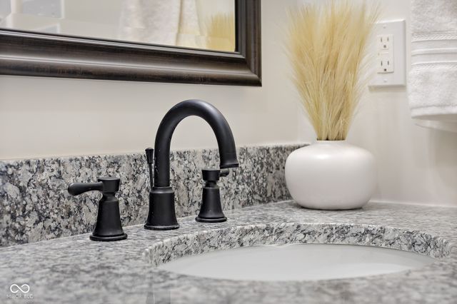 8087 W 300 S, Columbus, IN 47201