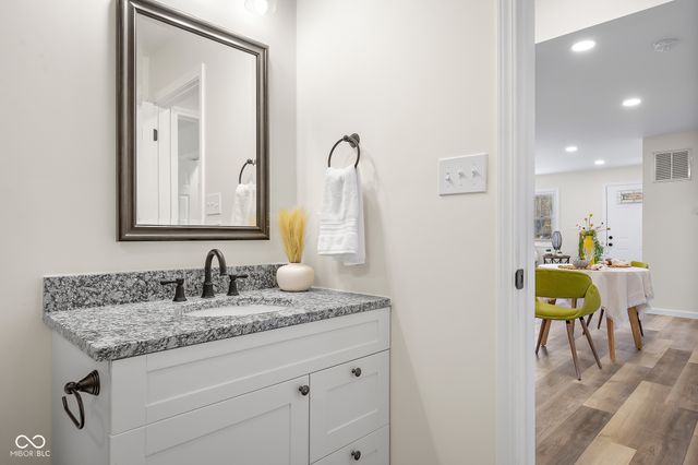 8087 W 300 S, Columbus, IN 47201