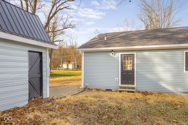 8087 W 300 S, Columbus, IN 47201