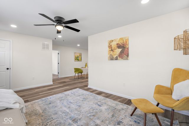 8087 W 300 S, Columbus, IN 47201