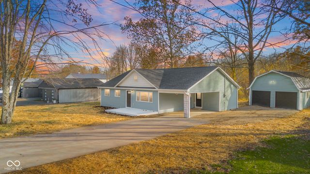 8087 W 300 S, Columbus, IN 47201