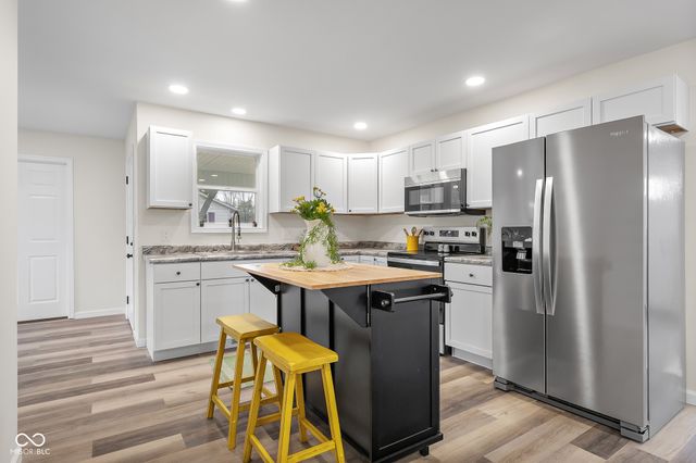 8087 W 300 S, Columbus, IN 47201