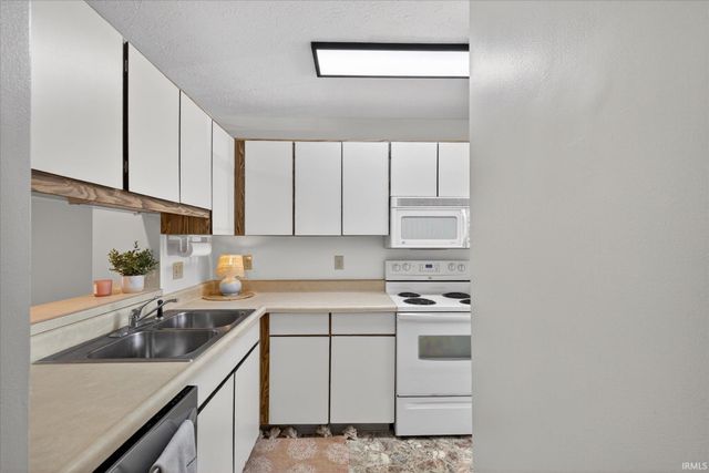 2303 S Burberry Lane, Bloomington, IN 47401