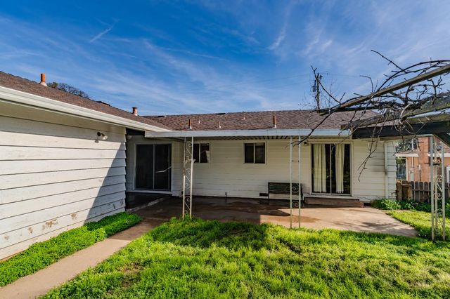 223 Oak St, Valley Springs, CA 95252