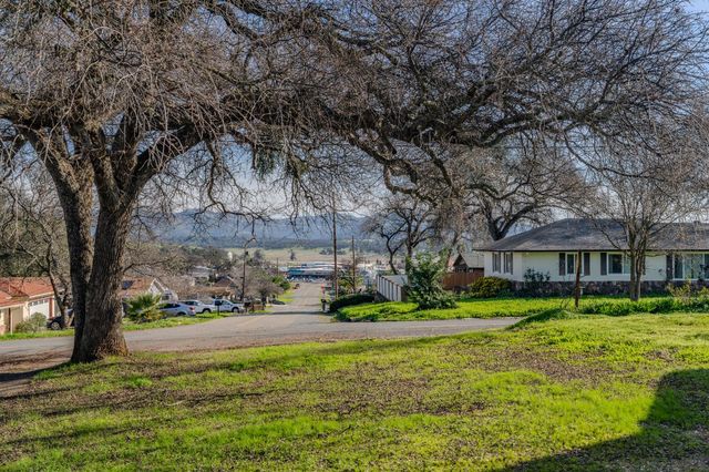 223 Oak St, Valley Springs, CA 95252