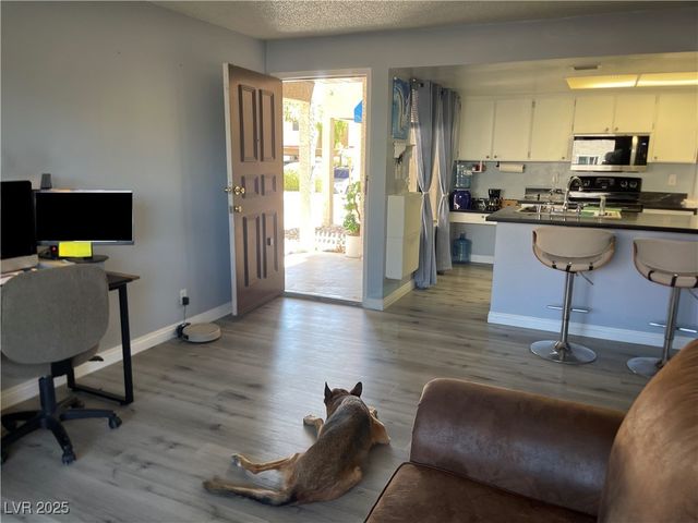 4361 Sanderling Circle 33, Las Vegas, NV 89103