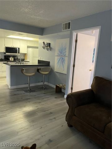 4361 Sanderling Circle 33, Las Vegas, NV 89103