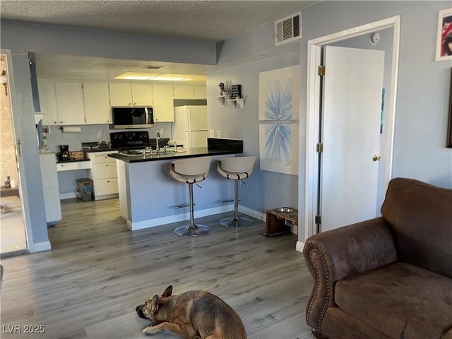 4361 Sanderling Circle 33, Las Vegas, NV 89103