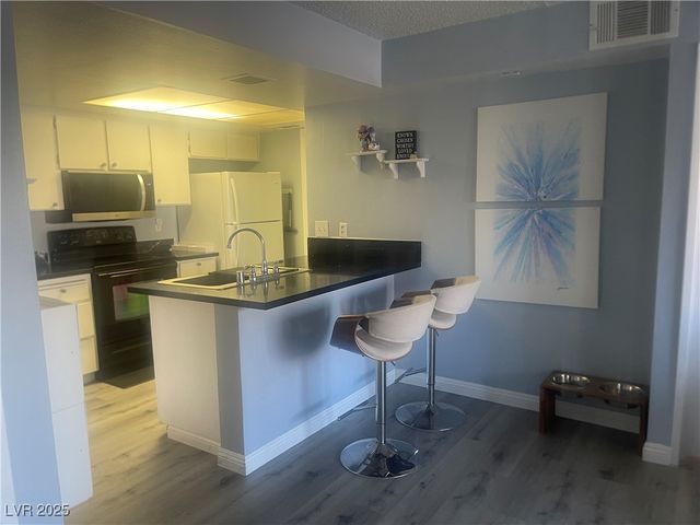 4361 Sanderling Circle 33, Las Vegas, NV 89103