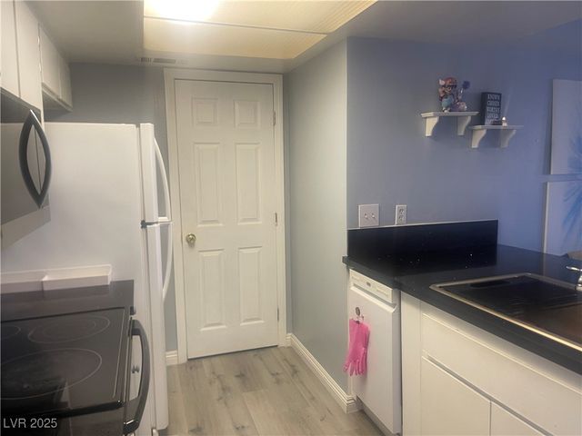 4361 Sanderling Circle 33, Las Vegas, NV 89103