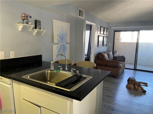 4361 Sanderling Circle 33, Las Vegas, NV 89103