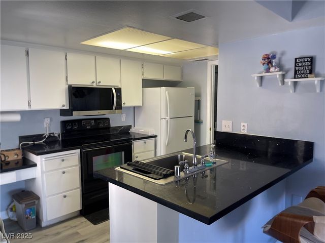 4361 Sanderling Circle 33, Las Vegas, NV 89103