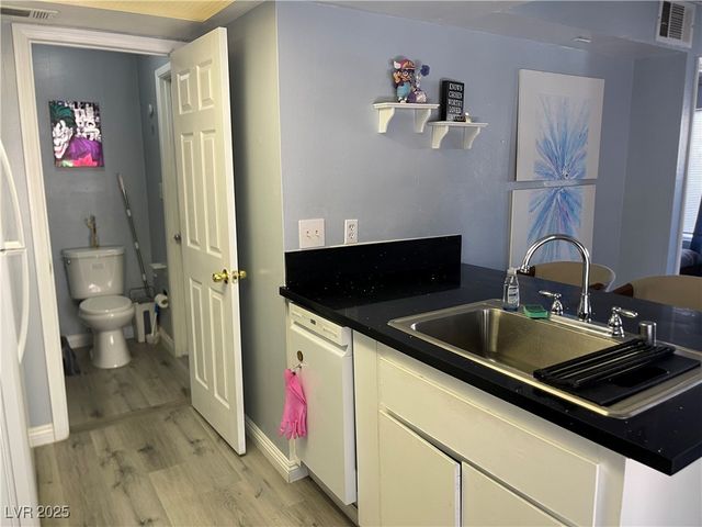 4361 Sanderling Circle 33, Las Vegas, NV 89103