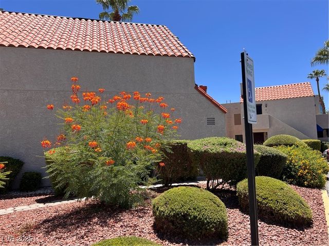 4361 Sanderling Circle 33, Las Vegas, NV 89103