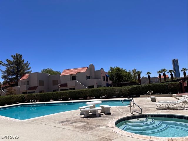 4361 Sanderling Circle 33, Las Vegas, NV 89103