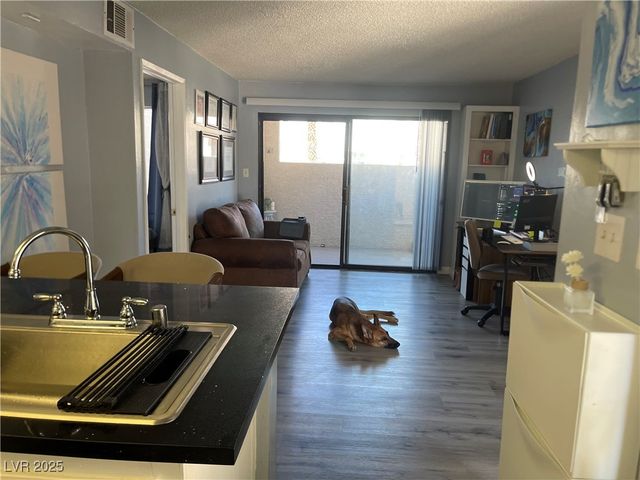 4361 Sanderling Circle 33, Las Vegas, NV 89103