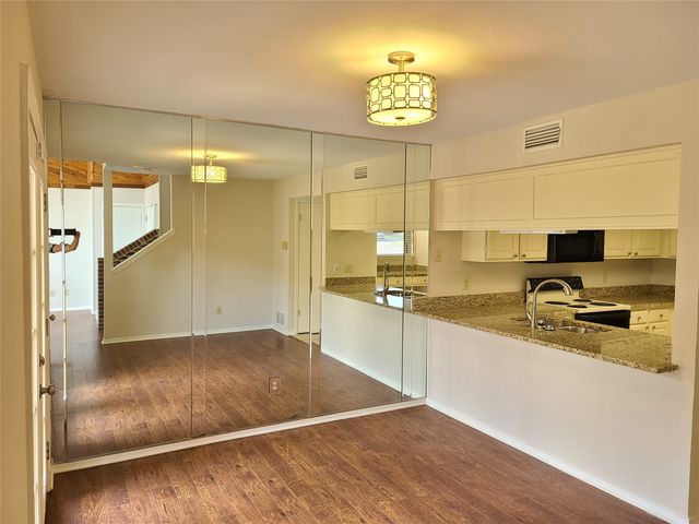 1914 Shorewood Drive, Grapevine, TX 76051