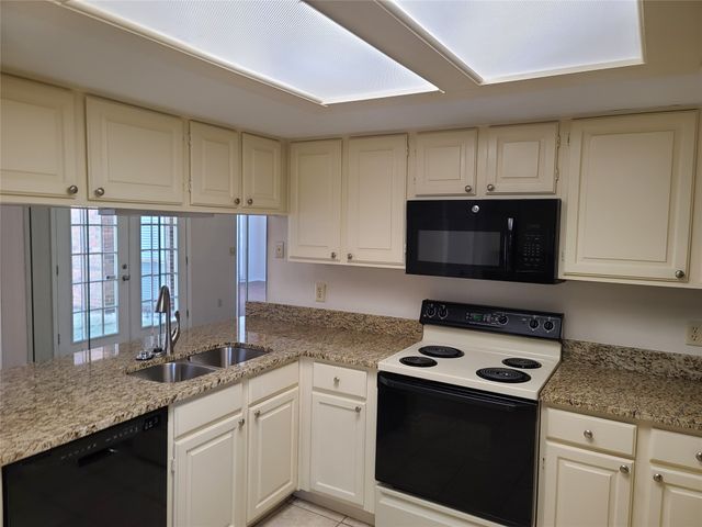 1914 Shorewood Drive, Grapevine, TX 76051