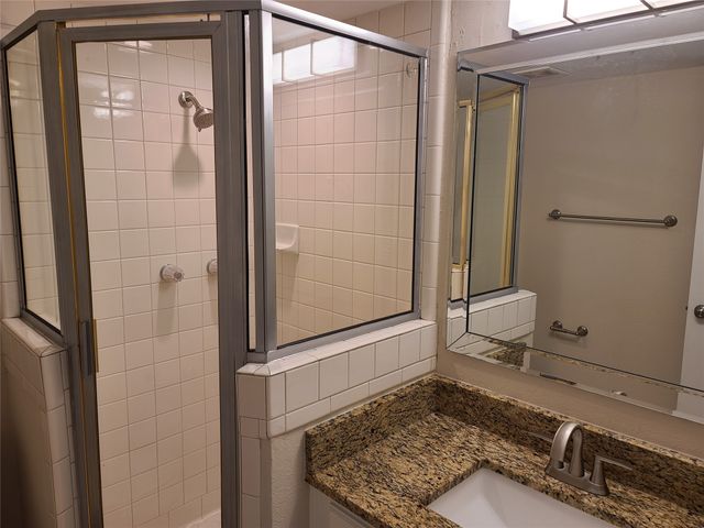 1914 Shorewood Drive, Grapevine, TX 76051