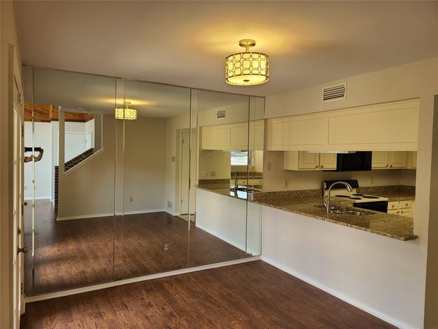 1914 Shorewood Drive, Grapevine, TX 76051