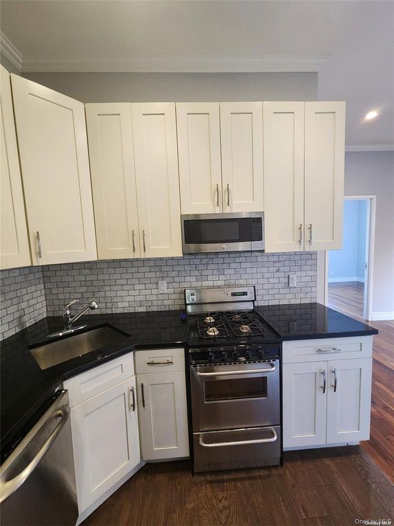 133 Lincoln Avenue D, Mineola, NY 11501