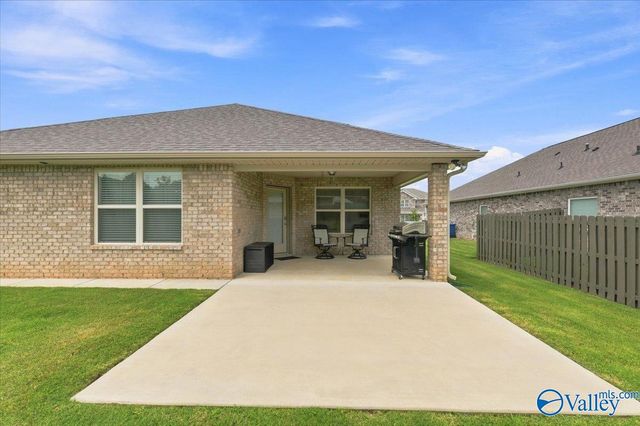 143 River Pointe Drive, New Market, AL 35761