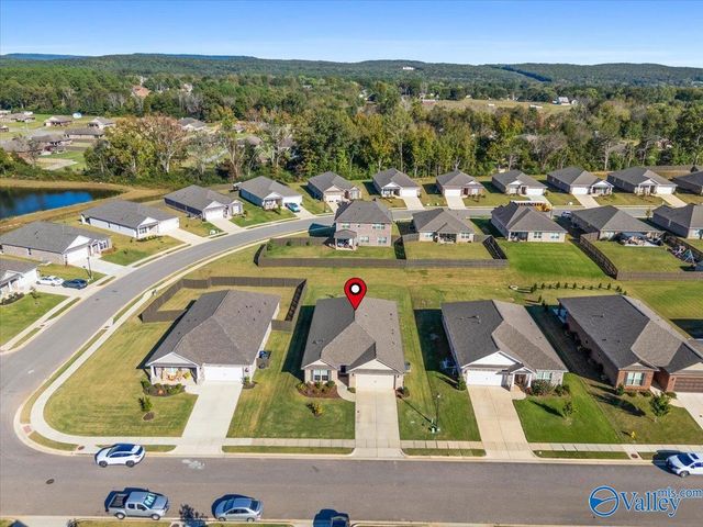 143 River Pointe Drive, New Market, AL 35761