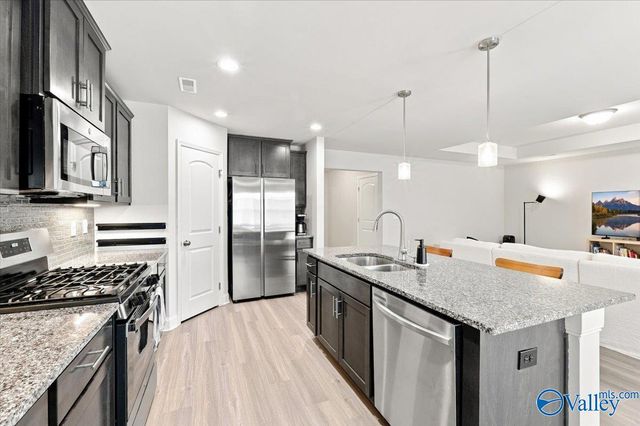 143 River Pointe Drive, New Market, AL 35761