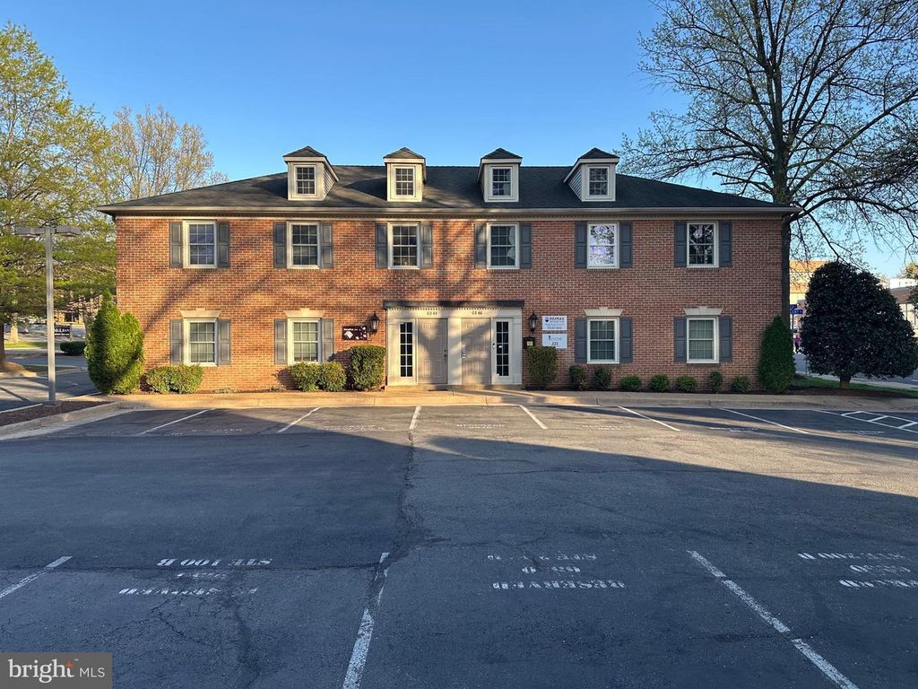 6846 ELM ST #1, Mclean, VA 22101