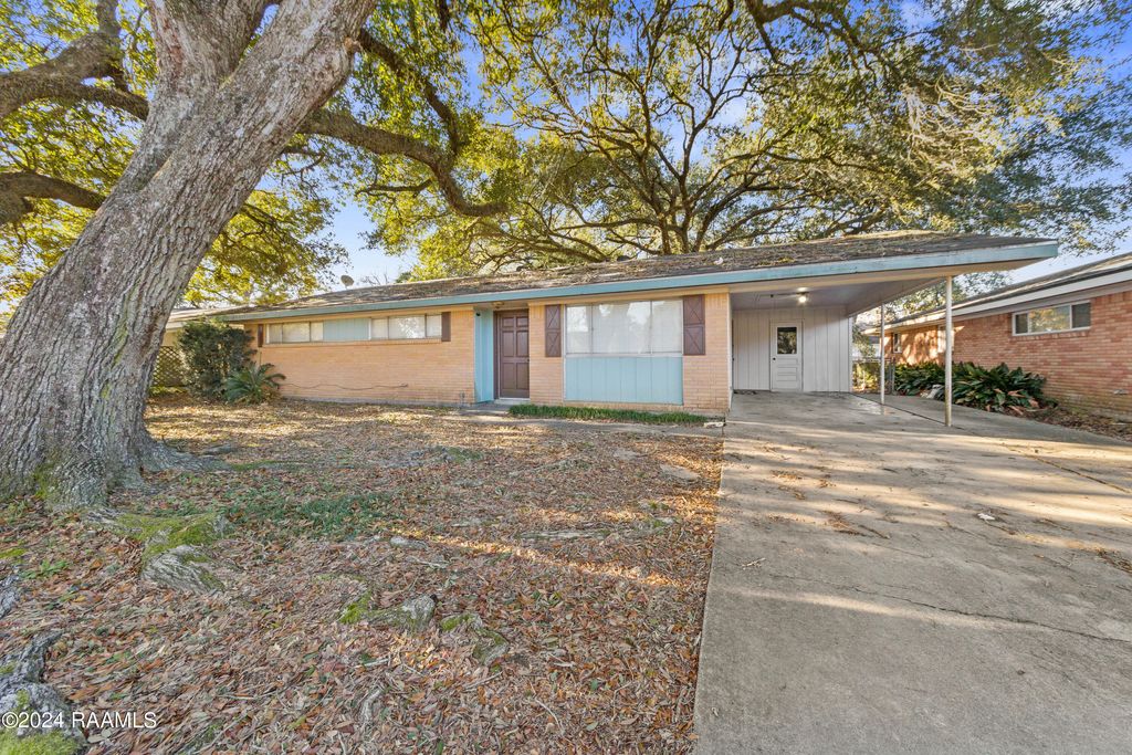 204 Dryades Lane, Lafayette, LA 70503