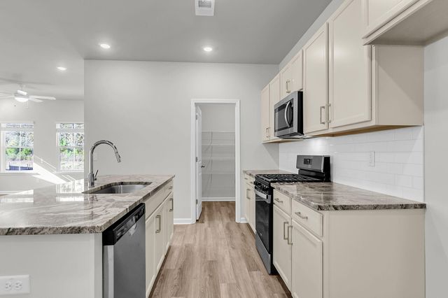 422 Colfax Lane, Summerville, SC 29486