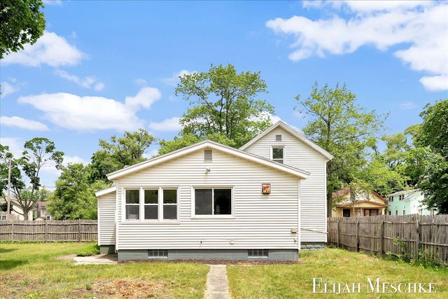 313 Washington Avenue, Muskegon, MI 49441