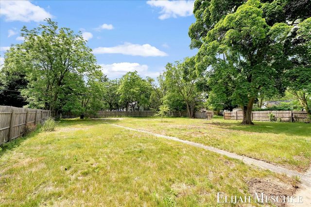 313 Washington Avenue, Muskegon, MI 49441